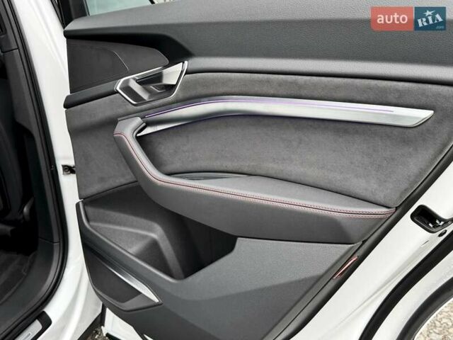 Білий Ауді Q8 e-tron, об'ємом двигуна 0 л та пробігом 17 тис. км за 52500 $, фото 96 на Automoto.ua