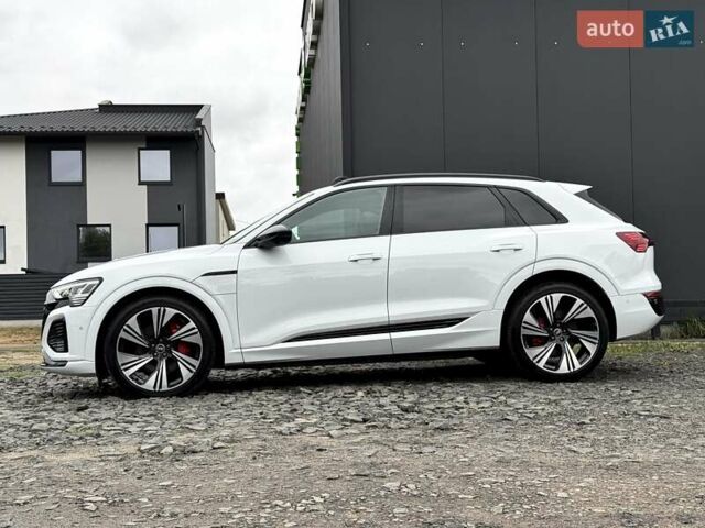 Білий Ауді Q8 e-tron, об'ємом двигуна 0 л та пробігом 17 тис. км за 52500 $, фото 16 на Automoto.ua