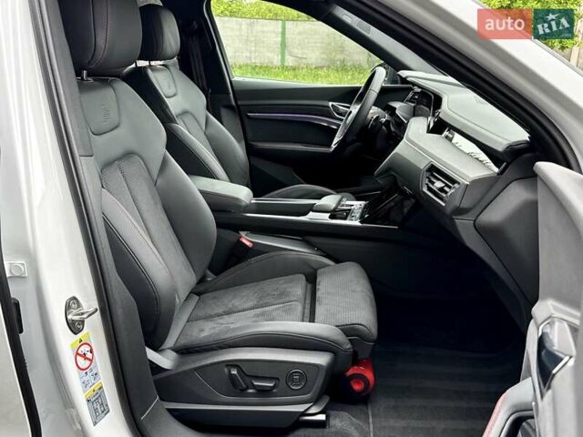 Білий Ауді Q8 e-tron, об'ємом двигуна 0 л та пробігом 17 тис. км за 52500 $, фото 85 на Automoto.ua