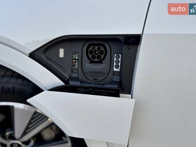 Белый Ауди Q8 e-tron, объемом двигателя 0 л и пробегом 21 тыс. км за 47450 $, фото 15 на Automoto.ua