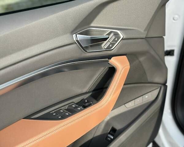 Білий Ауді Q8 e-tron, об'ємом двигуна 0 л та пробігом 10 тис. км за 52000 $, фото 9 на Automoto.ua
