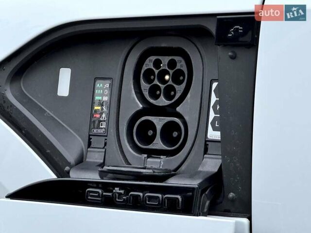 Білий Ауді Q8 e-tron, об'ємом двигуна 0 л та пробігом 17 тис. км за 52500 $, фото 24 на Automoto.ua