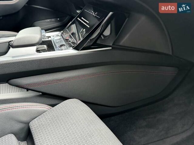 Білий Ауді Q8 e-tron, об'ємом двигуна 0 л та пробігом 17 тис. км за 52500 $, фото 90 на Automoto.ua