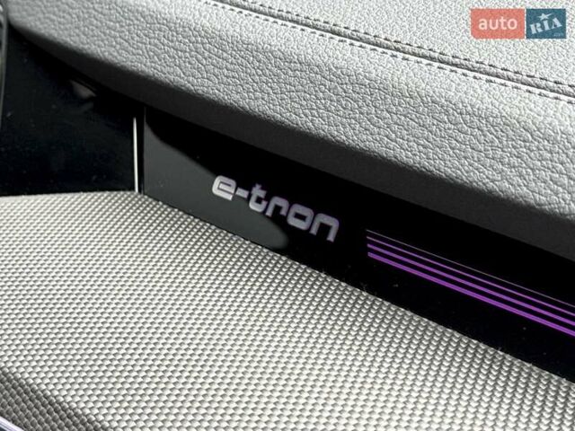 Білий Ауді Q8 e-tron, об'ємом двигуна 0 л та пробігом 17 тис. км за 52500 $, фото 68 на Automoto.ua