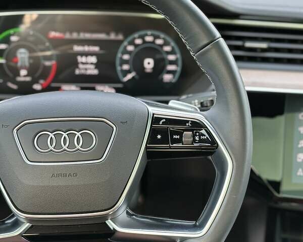 Білий Ауді Q8 e-tron, об'ємом двигуна 0 л та пробігом 10 тис. км за 52000 $, фото 20 на Automoto.ua