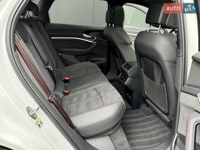 Білий Ауді Q8 e-tron, об'ємом двигуна 0 л та пробігом 17 тис. км за 52500 $, фото 42 на Automoto.ua