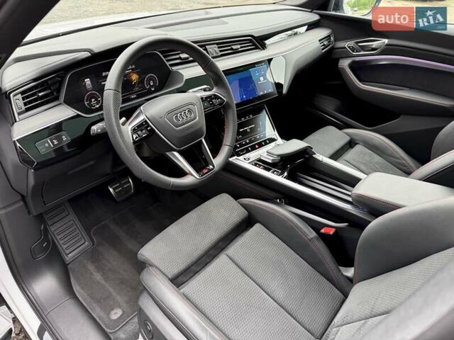 Білий Ауді Q8 e-tron, об'ємом двигуна 0 л та пробігом 17 тис. км за 52500 $, фото 59 на Automoto.ua