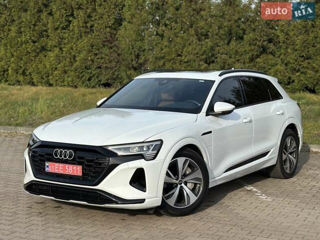 Білий Ауді Q8 e-tron, об'ємом двигуна 0 л та пробігом 10 тис. км за 52000 $, фото 1 на Automoto.ua