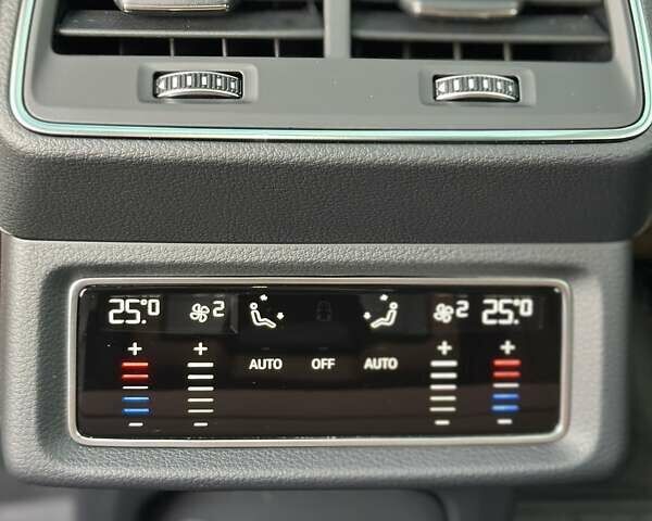 Білий Ауді Q8 e-tron, об'ємом двигуна 0 л та пробігом 10 тис. км за 52000 $, фото 18 на Automoto.ua