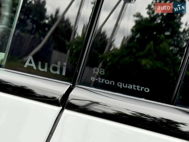 Білий Ауді Q8 e-tron, об'ємом двигуна 0 л та пробігом 17 тис. км за 52500 $, фото 18 на Automoto.ua