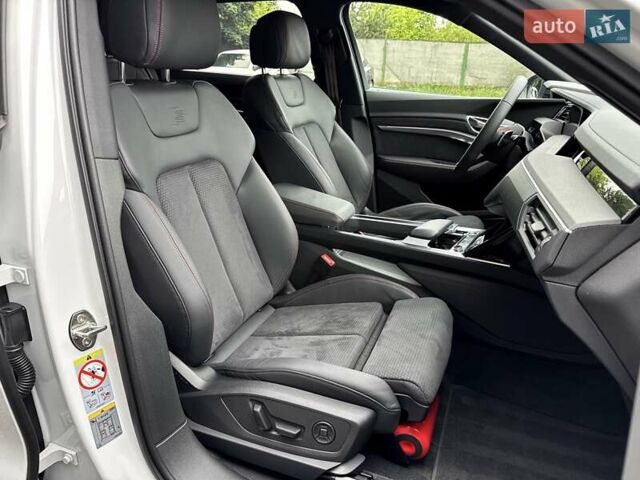 Білий Ауді Q8 e-tron, об'ємом двигуна 0 л та пробігом 17 тис. км за 52500 $, фото 89 на Automoto.ua