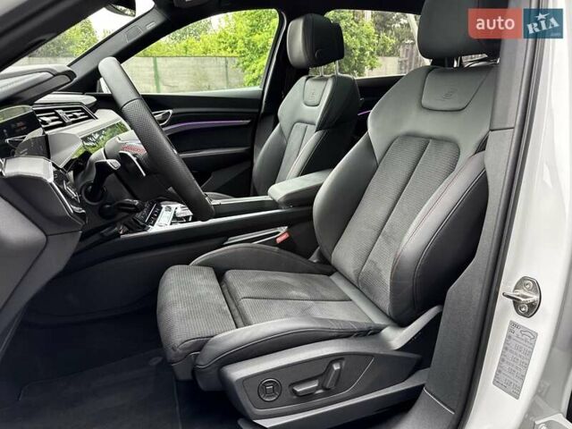 Білий Ауді Q8 e-tron, об'ємом двигуна 0 л та пробігом 17 тис. км за 52500 $, фото 58 на Automoto.ua