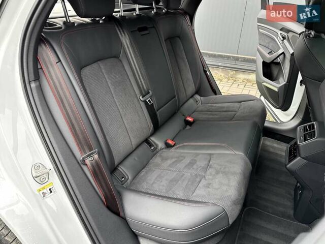 Білий Ауді Q8 e-tron, об'ємом двигуна 0 л та пробігом 17 тис. км за 52500 $, фото 49 на Automoto.ua