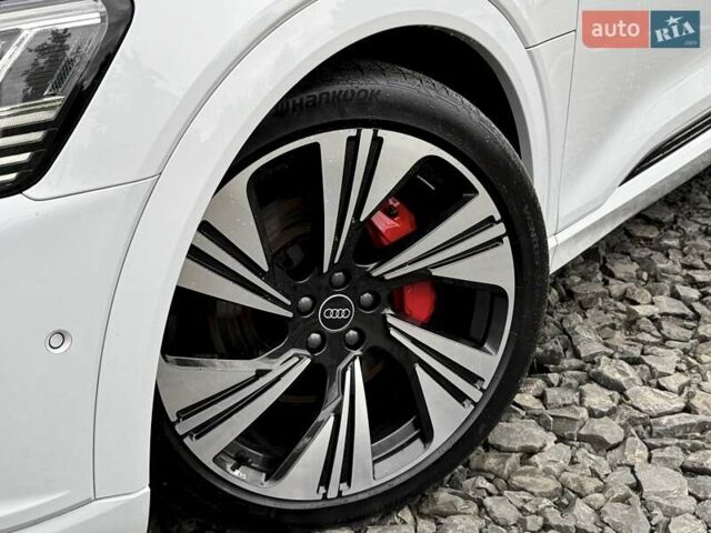 Білий Ауді Q8 e-tron, об'ємом двигуна 0 л та пробігом 17 тис. км за 52500 $, фото 17 на Automoto.ua