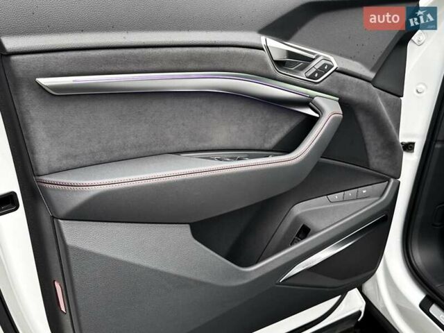 Білий Ауді Q8 e-tron, об'ємом двигуна 0 л та пробігом 17 тис. км за 52500 $, фото 51 на Automoto.ua