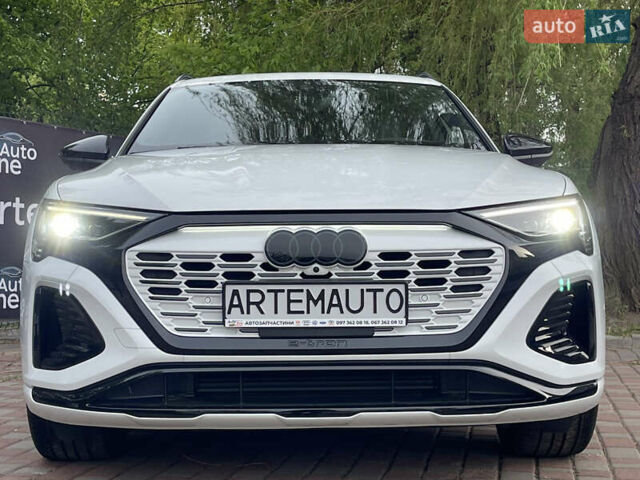 Белый Ауди Q8 e-tron, объемом двигателя 0 л и пробегом 2 тыс. км за 61000 $, фото 7 на Automoto.ua