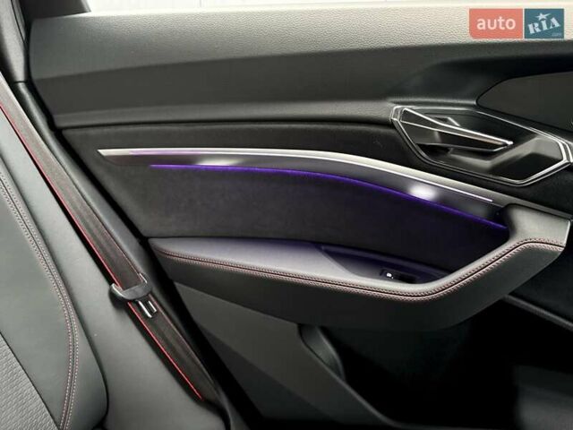 Білий Ауді Q8 e-tron, об'ємом двигуна 0 л та пробігом 17 тис. км за 52500 $, фото 74 на Automoto.ua