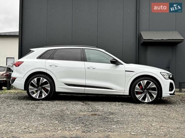 Білий Ауді Q8 e-tron, об'ємом двигуна 0 л та пробігом 17 тис. км за 52500 $, фото 8 на Automoto.ua