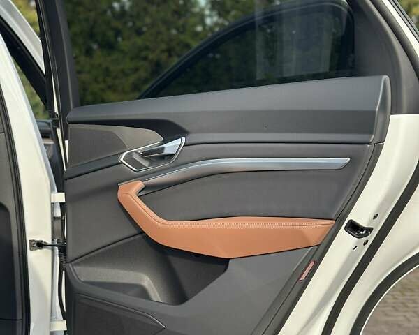 Білий Ауді Q8 e-tron, об'ємом двигуна 0 л та пробігом 10 тис. км за 52000 $, фото 16 на Automoto.ua