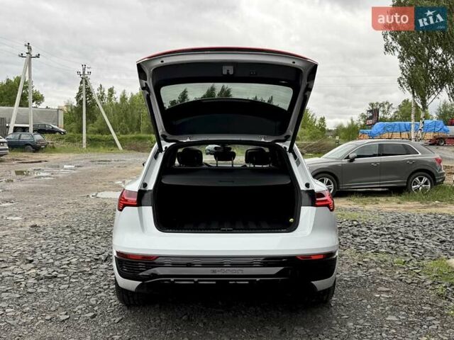 Білий Ауді Q8 e-tron, об'ємом двигуна 0 л та пробігом 17 тис. км за 52500 $, фото 29 на Automoto.ua