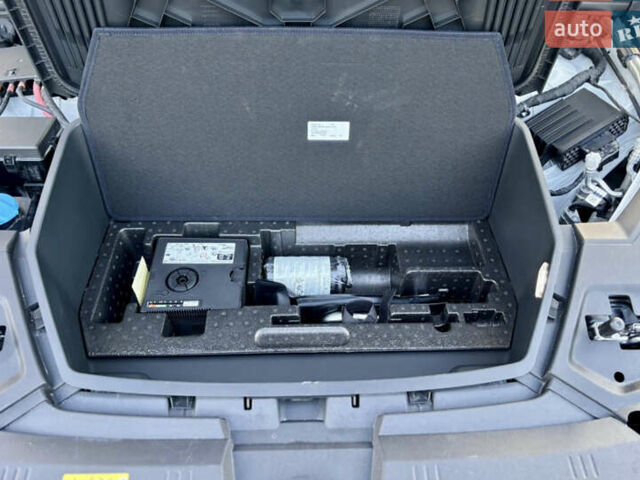 Белый Ауди Q8 e-tron, объемом двигателя 0 л и пробегом 21 тыс. км за 47450 $, фото 18 на Automoto.ua