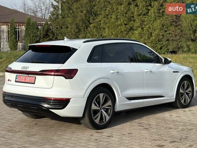 Білий Ауді Q8 e-tron, об'ємом двигуна 0 л та пробігом 10 тис. км за 52000 $, фото 8 на Automoto.ua