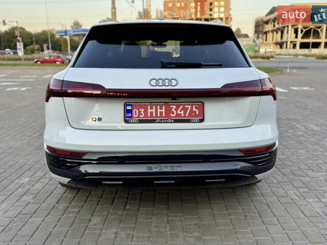 Белый Ауди Q8 e-tron, объемом двигателя 0 л и пробегом 21 тыс. км за 47450 $, фото 5 на Automoto.ua