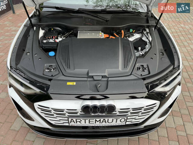Белый Ауди Q8 e-tron, объемом двигателя 0 л и пробегом 2 тыс. км за 61000 $, фото 27 на Automoto.ua
