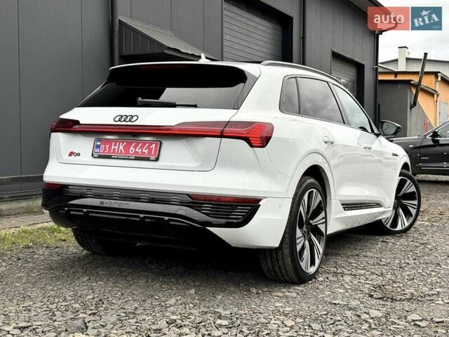 Білий Ауді Q8 e-tron, об'ємом двигуна 0 л та пробігом 17 тис. км за 52500 $, фото 10 на Automoto.ua