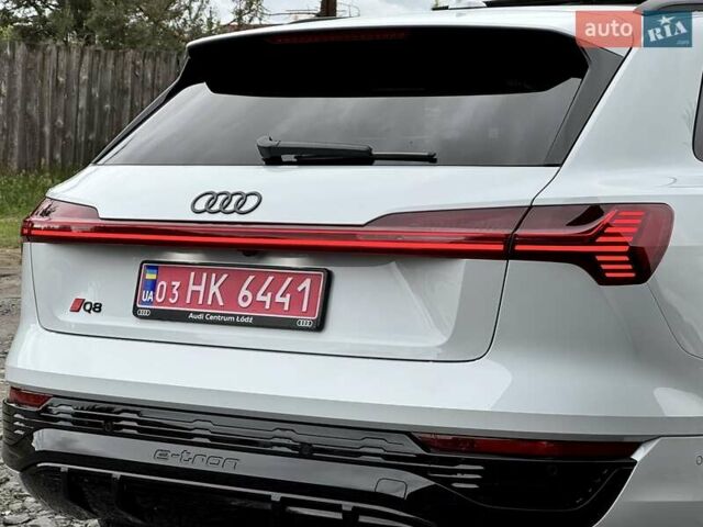 Білий Ауді Q8 e-tron, об'ємом двигуна 0 л та пробігом 17 тис. км за 52500 $, фото 11 на Automoto.ua