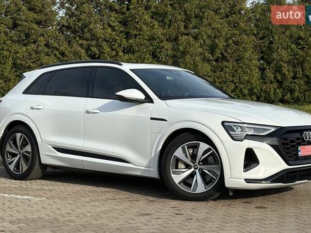 Білий Ауді Q8 e-tron, об'ємом двигуна 0 л та пробігом 10 тис. км за 52000 $, фото 5 на Automoto.ua