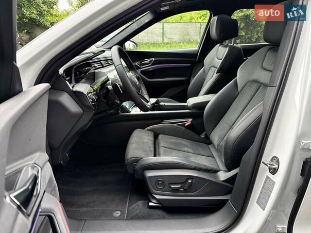 Білий Ауді Q8 e-tron, об'ємом двигуна 0 л та пробігом 17 тис. км за 52500 $, фото 57 на Automoto.ua