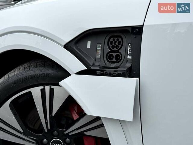 Білий Ауді Q8 e-tron, об'ємом двигуна 0 л та пробігом 17 тис. км за 52500 $, фото 23 на Automoto.ua