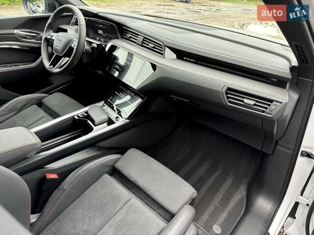 Білий Ауді Q8 e-tron, об'ємом двигуна 0 л та пробігом 17 тис. км за 52500 $, фото 87 на Automoto.ua