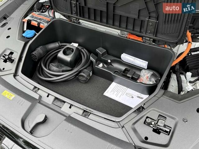 Білий Ауді Q8 e-tron, об'ємом двигуна 0 л та пробігом 17 тис. км за 52500 $, фото 39 на Automoto.ua