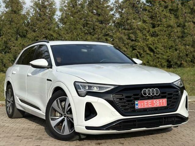 Білий Ауді Q8 e-tron, об'ємом двигуна 0 л та пробігом 10 тис. км за 52000 $, фото 6 на Automoto.ua