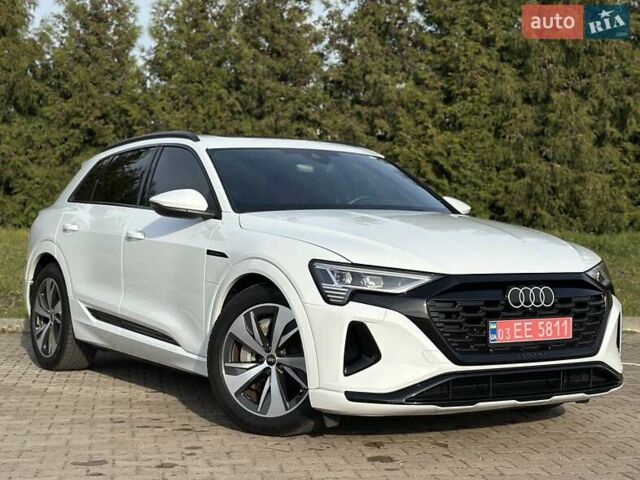 Білий Ауді Q8 e-tron, об'ємом двигуна 0 л та пробігом 10 тис. км за 52000 $, фото 4 на Automoto.ua