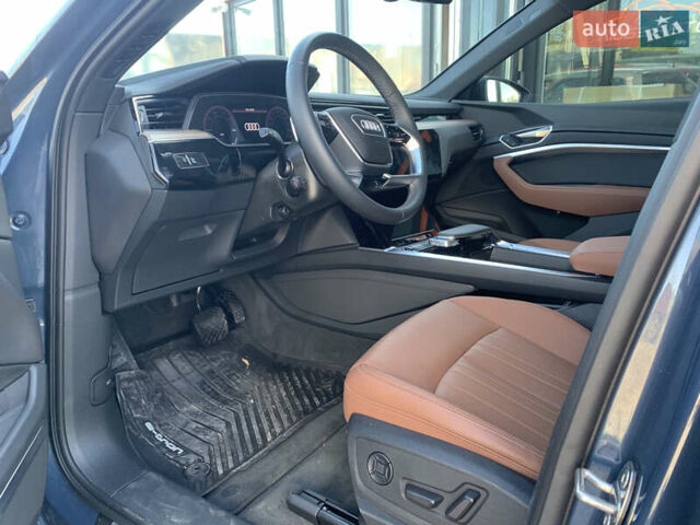 Чорний Ауді Q8 e-tron, об'ємом двигуна 0 л та пробігом 3 тис. км за 55000 $, фото 8 на Automoto.ua