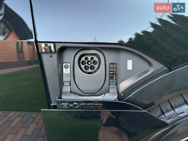 Черный Ауди Q8 e-tron, объемом двигателя 0 л и пробегом 20 тыс. км за 49999 $, фото 64 на Automoto.ua