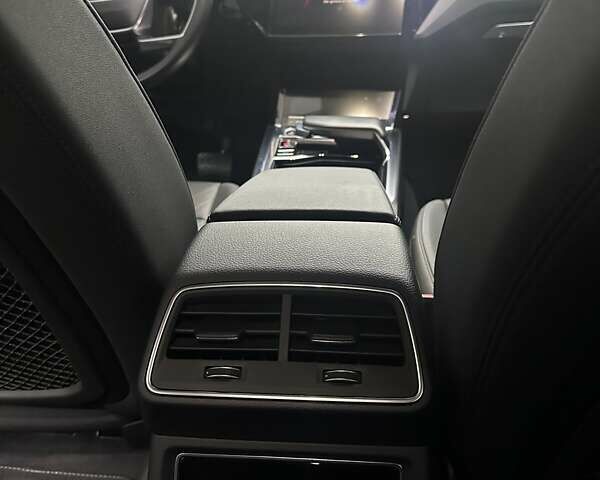 Черный Ауди Q8 e-tron, объемом двигателя 0 л и пробегом 27 тыс. км за 47900 $, фото 17 на Automoto.ua