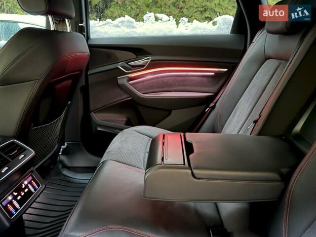 Черный Ауди Q8 e-tron, объемом двигателя 0 л и пробегом 32 тыс. км за 56700 $, фото 43 на Automoto.ua