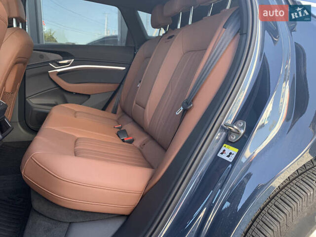 Чорний Ауді Q8 e-tron, об'ємом двигуна 0 л та пробігом 3 тис. км за 55000 $, фото 9 на Automoto.ua