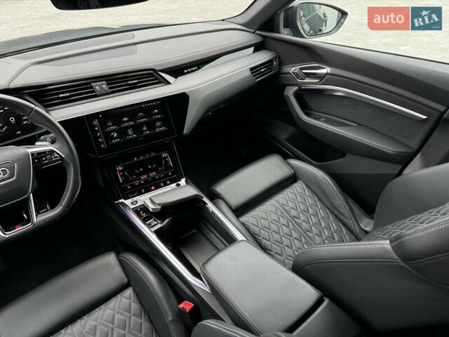 Ауді Q8 e-tron 2023 у Мукачеве на Automoto.ua Чорний Ауді Q8 e-tron, об'ємом двигуна 0 л та пробігом 38 тис. км за 64500 $, фото 49 на Automoto.ua