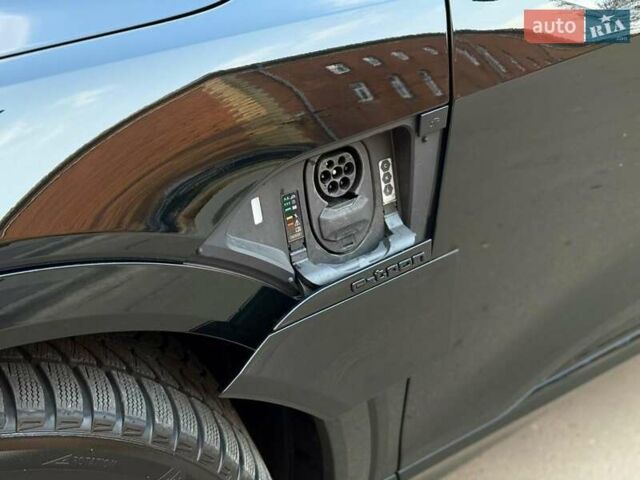Черный Ауди Q8 e-tron, объемом двигателя 0 л и пробегом 33 тыс. км за 49900 $, фото 12 на Automoto.ua