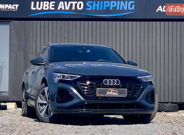 Чорний Ауді Q8 e-tron, об'ємом двигуна 0 л та пробігом 3 тис. км за 55000 $, фото 3 на Automoto.ua