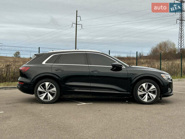 Чорний Ауді Q8 e-tron, об'ємом двигуна 0 л та пробігом 49 тис. км за 44200 $, фото 9 на Automoto.ua