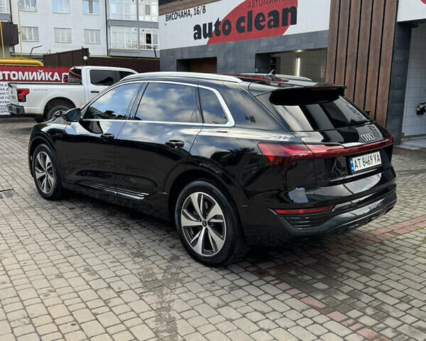Ауді Q8 e-tron 2023 у Івано-Франківську на Automoto.ua Чорний Ауді Q8 e-tron, об'ємом двигуна 0 л та пробігом 26 тис. км за 49900 $, фото 3 на Automoto.ua