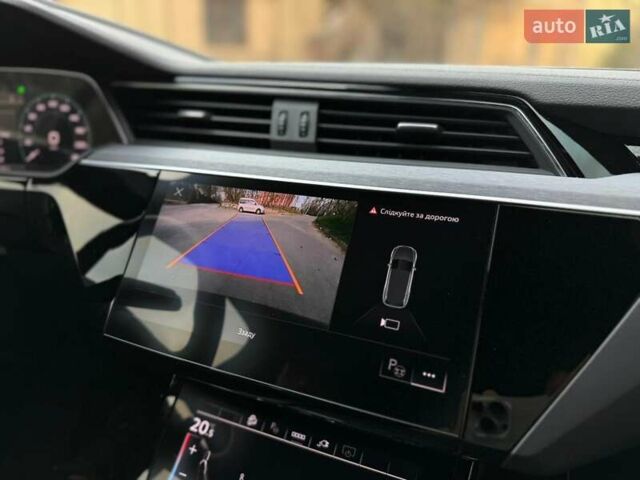Черный Ауди Q8 e-tron, объемом двигателя 0 л и пробегом 33 тыс. км за 49900 $, фото 7 на Automoto.ua