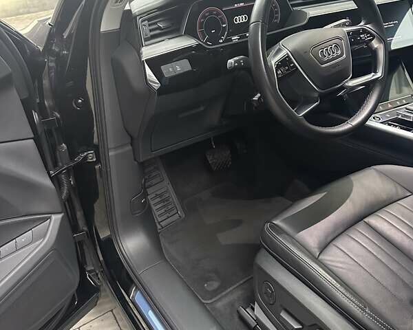 Черный Ауди Q8 e-tron, объемом двигателя 0 л и пробегом 27 тыс. км за 47900 $, фото 14 на Automoto.ua