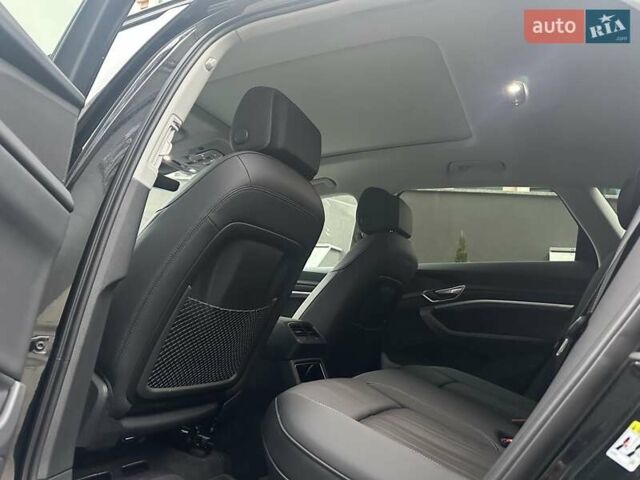 Черный Ауди Q8 e-tron, объемом двигателя 0 л и пробегом 27 тыс. км за 47900 $, фото 16 на Automoto.ua